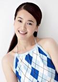 韩星闵庚勋婚纱照释出 与妻子对视相拥幸福甜蜜